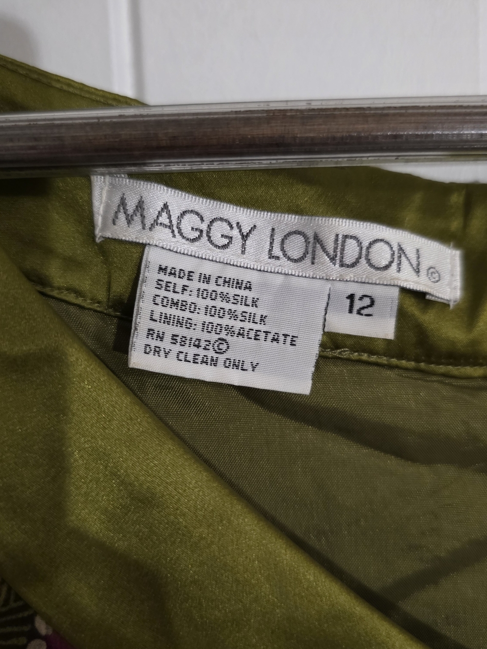 Y2K Maggy London 100% Silk Floral Shift Dress Size 12 Green, Vintage Sleeveless - Picture 4 of 11